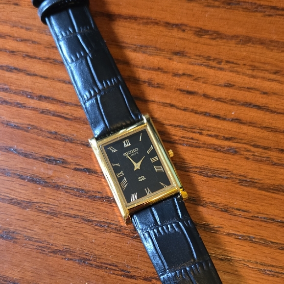 Seiko Black and Gold Tank S2 Watch Like New - Picture 1 of 5
